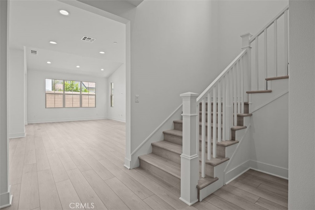 MLS #OC25217448 image #9