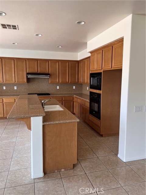 Detail Gallery Image 8 of 39 For 13449 Running Deer Cir, Corona,  CA 92880 - 4 Beds | 3 Baths