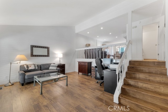 Detail Gallery Image 3 of 36 For 6226 Nita Ave, Woodland Hills,  CA 91367 - 2 Beds | 2/1 Baths