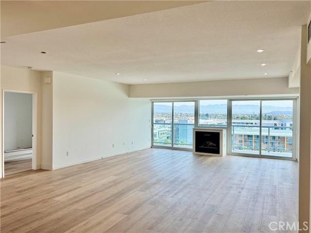 Detail Gallery Image 2 of 7 For 13600 Marina Pointe Dr #905,  Marina Del Rey,  CA 90292 - 2 Beds | 3 Baths