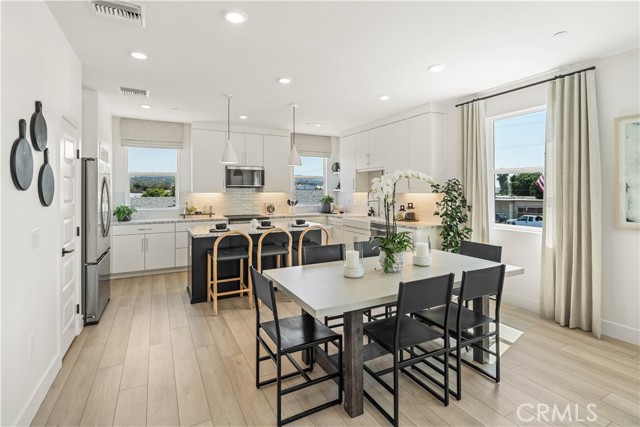 Detail Gallery Image 5 of 14 For 9330 via Azul, Pico Rivera,  CA 90660 - 4 Beds | 3/1 Baths