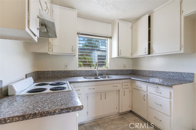 820 N Raymond Avenue, Pasadena CA: https://media.crmls.org/medias/f30f2a9c-bf96-4f32-9c08-6e699386d9e6.jpg