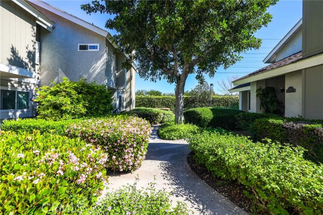 Detail Gallery Image 2 of 48 For 10 Goldenbush, Irvine,  CA 92604 - 3 Beds | 2/1 Baths