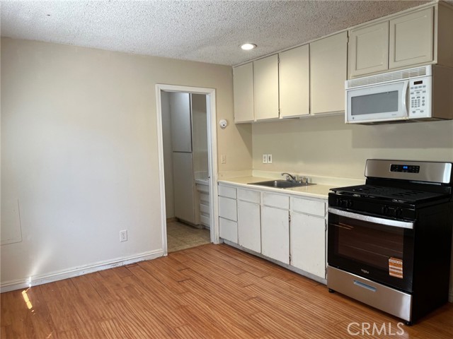 Detail Gallery Image 2 of 12 For 34655 Borchard #B,  Lake Elsinore,  CA 92530 - 2 Beds | 1 Baths