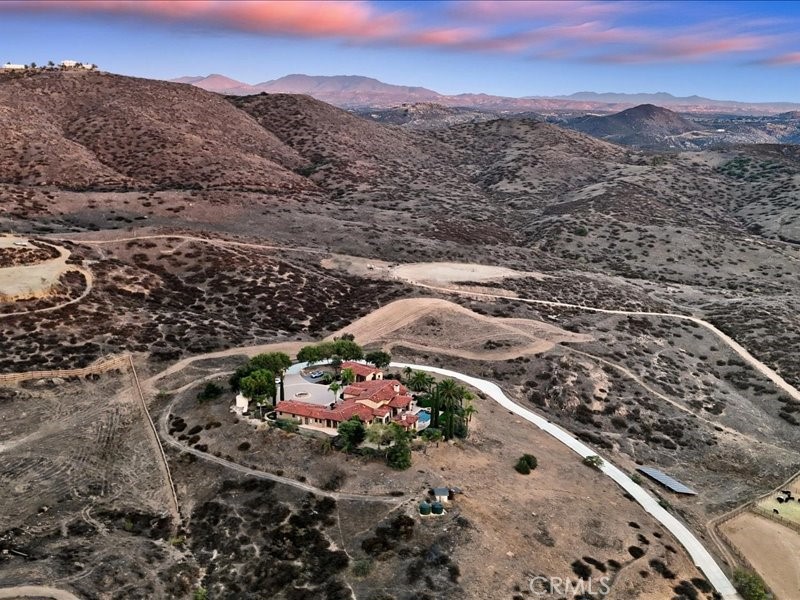 https://media.crmls.org/medias/f30fd567-8730-40cb-9f84-919800d95334.jpg?preset=X-Large