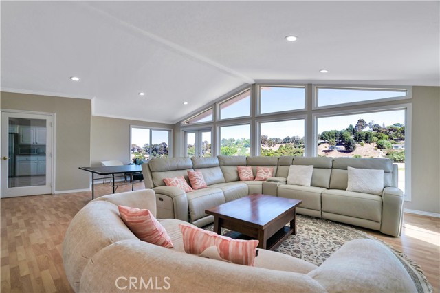 13 Buggy Whip Drive, Rolling Hills CA: https://media.crmls.org/medias/f31004f6-76ce-4d59-a13a-195a640d0e77.jpg