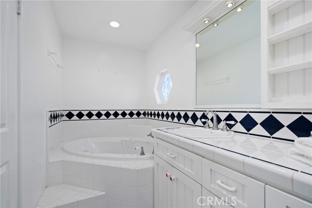 16685 S Pacific Avenue, Sunset Beach CA: https://media.crmls.org/medias/f31065ee-8266-4b0c-b028-9debd3114eca.jpg