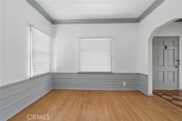 1327 S Burnside Avenue, Los Angeles CA: https://media.crmls.org/medias/f310832e-021c-4662-ac4b-4adee2676291.jpg