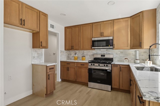 Detail Gallery Image 5 of 23 For 12548 Terra Bella St, Pacoima,  CA 91331 - 3 Beds | 2 Baths