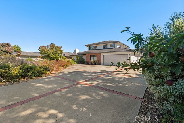 Detail Gallery Image 4 of 23 For 967 Capistrano Ct, San Luis Obispo,  CA 93405 - 5 Beds | 4 Baths