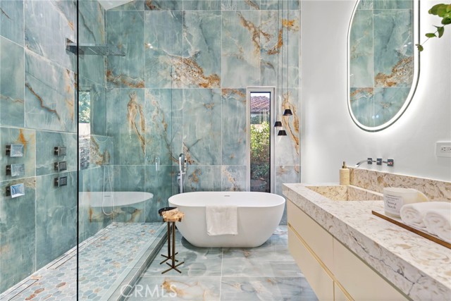Detail Gallery Image 18 of 29 For 1318 Outrigger Dr, Corona Del Mar,  CA 92625 - 4 Beds | 4/1 Baths