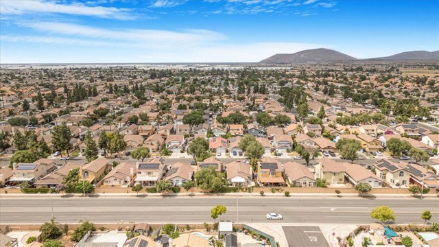 507 Coudures Way, Perris CA: https://media.crmls.org/medias/f3121090-3ae1-4bcc-950b-2ddbbfe0829e.jpg