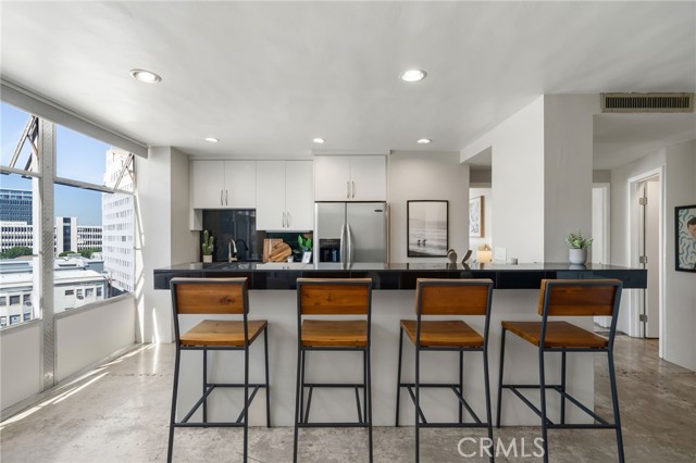 Detail Gallery Image 3 of 29 For 100 Atlantic Avenue #604, Long Beach,  CA 90802 - 2 Beds | 1 Baths