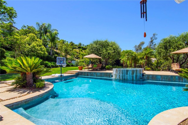 Detail Gallery Image 38 of 50 For 3941 Rock Hampton Dr, Tarzana,  CA 91356 - 5 Beds | 3 Baths