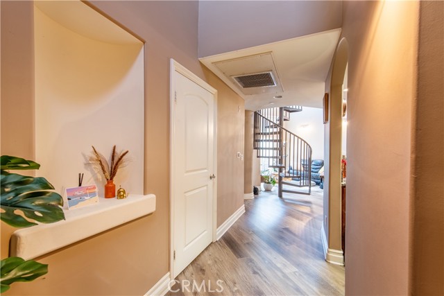 Detail Gallery Image 7 of 20 For 15206 Burbank Bld #308,  Sherman Oaks,  CA 91411 - 2 Beds | 2/1 Baths
