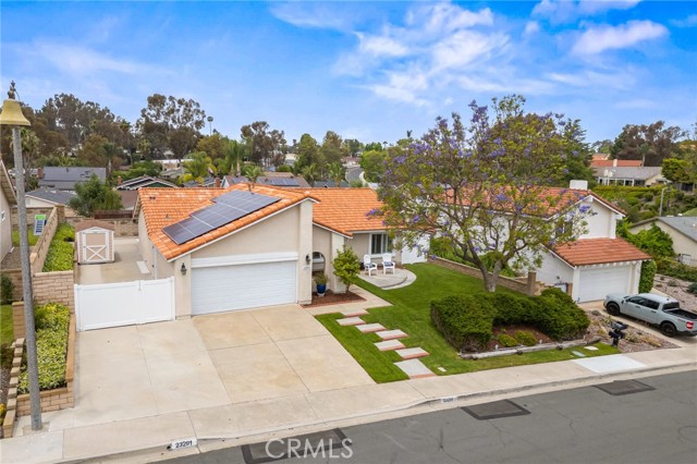 23291 Via Gaudix, Mission Viejo CA: https://media.crmls.org/medias/f31361ed-dad5-4a9a-b55e-f7fdf3d83f29.jpg