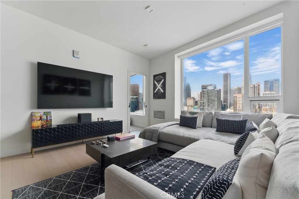 1050 S Grand Avenue #2004