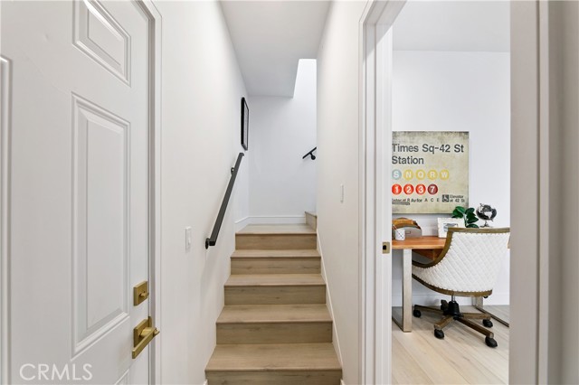 Detail Gallery Image 34 of 51 For 3900 Benedict Canyon Dr, Sherman Oaks,  CA 91423 - 3 Beds | 4 Baths