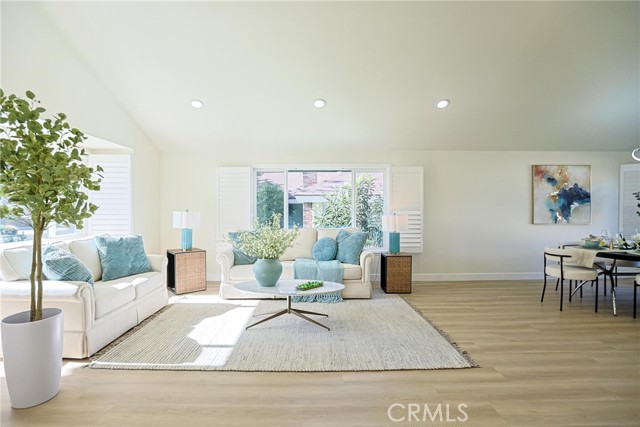 Detail Gallery Image 6 of 68 For 2301 W Manly, Santa Ana,  CA 92704 - 4 Beds | 2/1 Baths