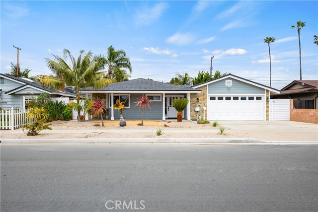 8191 Malloy Drive, Huntington Beach, California 92646, 3 Bedrooms Bedrooms, ,1 BathroomBathrooms,Single Family Residence,For Sale,Malloy,OC24079137