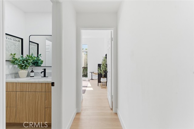 Detail Gallery Image 15 of 37 For 10820 Holman Ave #204,  Los Angeles,  CA 90024 - 2 Beds | 2 Baths