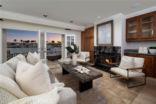 Detail Gallery Image 9 of 54 For 339 via Lido Soud, Newport Beach,  CA 92663 - 4 Beds | 4 Baths