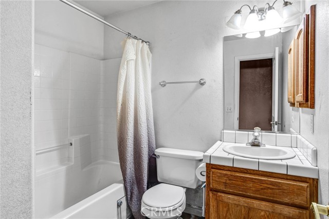 Detail Gallery Image 20 of 40 For 10439 Mesa, Oak Hills,  CA 92344 - 5 Beds | 3 Baths