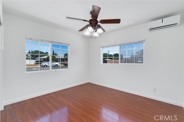 947 Claire Place, Pomona CA: https://media.crmls.org/medias/f317a0bb-3060-43bd-9f30-67bd072c3049.jpg