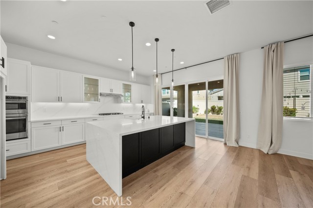 Detail Gallery Image 9 of 56 For 17715 Hillside, Canyon Country,  CA 91350 - 4 Beds | 4 Baths