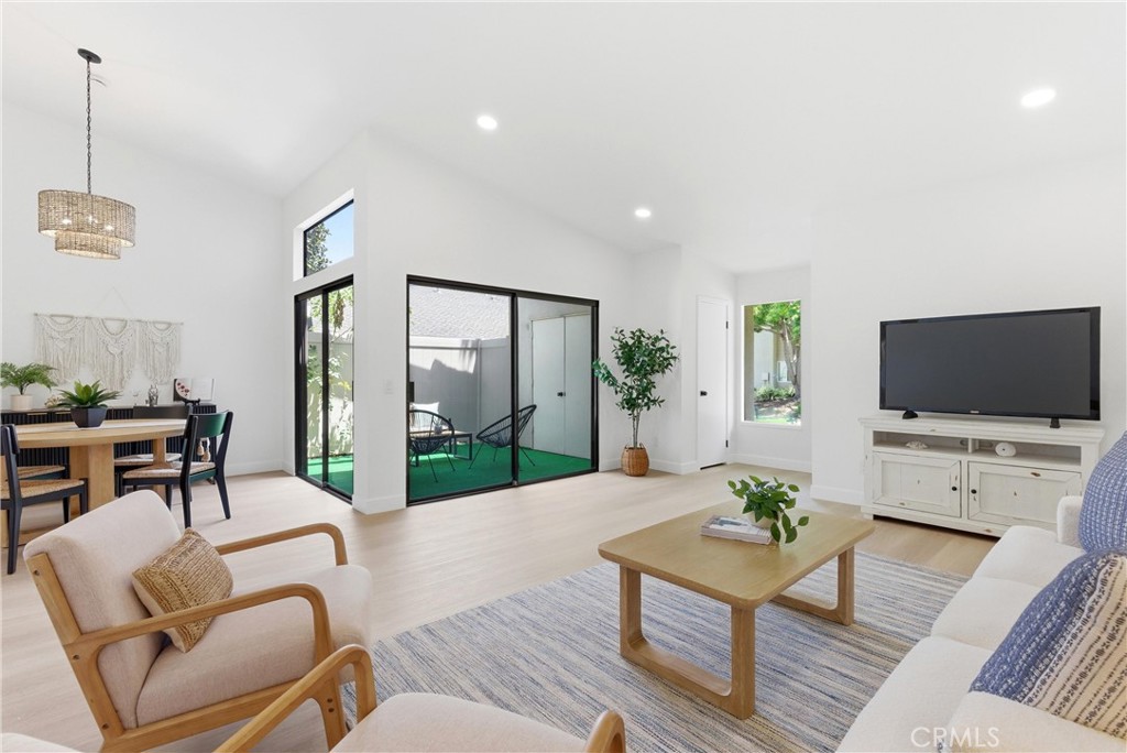 8566 Fallbrook