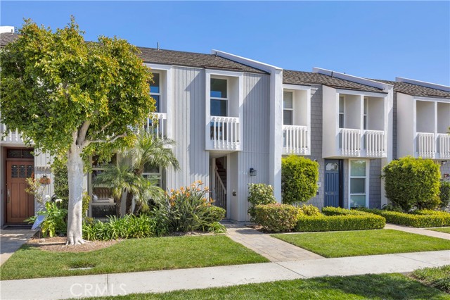 Detail Gallery Image 1 of 64 For 16544 Harbour Ln, Huntington Beach,  CA 92649 - 2 Beds | 2/1 Baths