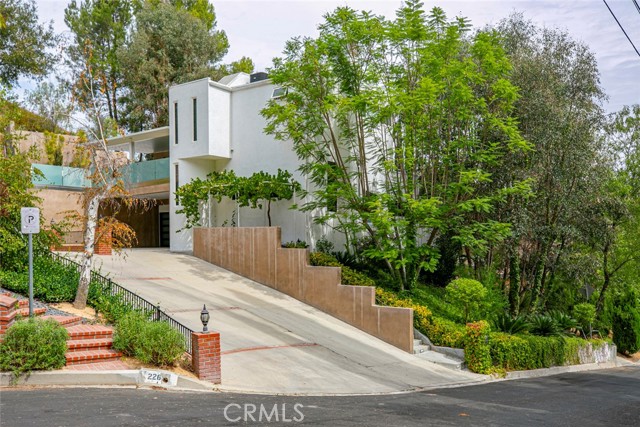 22619 Holanda Road, Woodland Hills CA: https://media.crmls.org/medias/f3195db4-8ed8-471f-9c03-ed4ef852e4ac.jpg