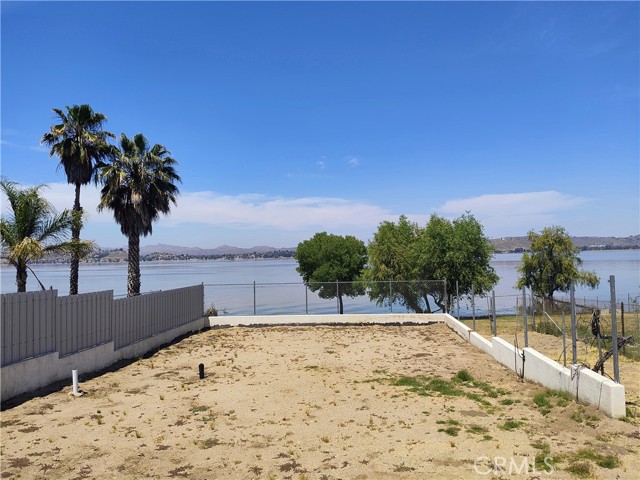 Detail Gallery Image 9 of 64 For 17162 Grand Ave, Lake Elsinore,  CA 92530 - 5 Beds | 5 Baths