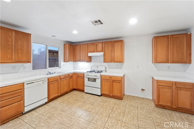 Detail Gallery Image 8 of 26 For 14483 Wapiti Way, Victorville,  CA 92394 - 4 Beds | 2/1 Baths