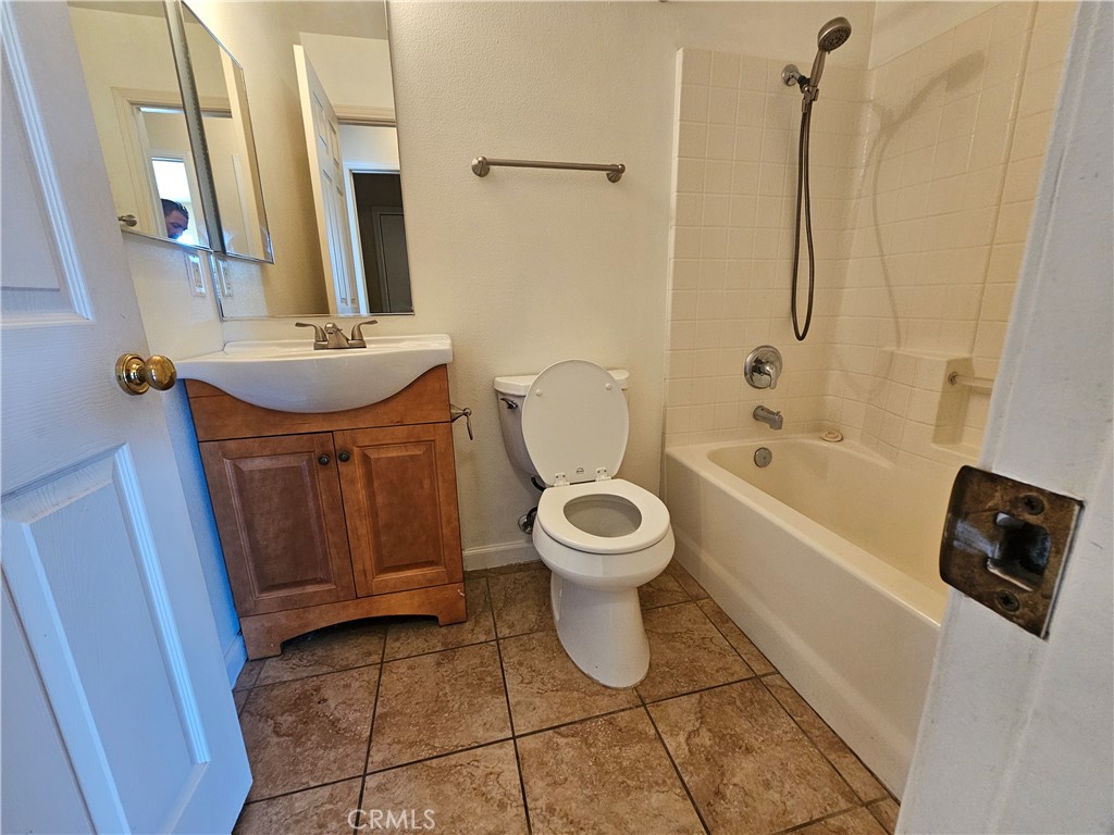 https://media.crmls.org/medias/f31a1f97-b94d-4a42-b575-dab487a32e34.jpg?preset=X-Large