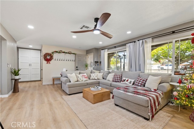 Detail Gallery Image 4 of 45 For 8755 Devon, Hesperia,  CA 92345 - 2 Beds | 2 Baths