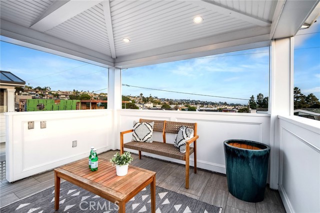 501 6th Place, Manhattan Beach, California 90266, 4 Bedrooms Bedrooms, ,2 BathroomsBathrooms,Residential,Sold,6th,SB23176896