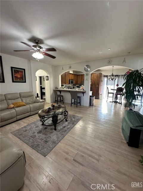 Detail Gallery Image 7 of 16 For 6714 Doncaster Ave, Bakersfield,  CA 93307 - 4 Beds | 2 Baths