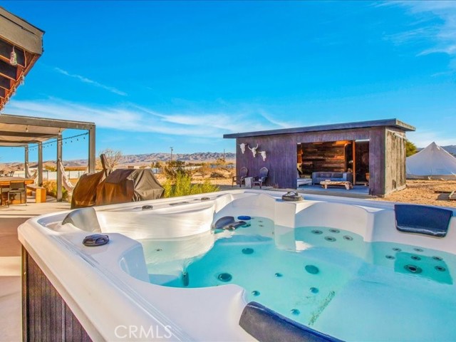 4044 Polaris Avenue, Joshua Tree CA: https://media.crmls.org/medias/f31afa7a-cc38-43d1-939a-00dfc252bbe9.jpg