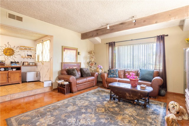 Detail Gallery Image 6 of 30 For 16632 Nordhoff St, North Hills,  CA 91343 - 4 Beds | 2 Baths