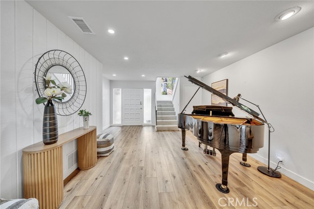 Detail Gallery Image 5 of 44 For 520 Cancha, Newport Beach,  CA 92660 - 3 Beds | 2/1 Baths