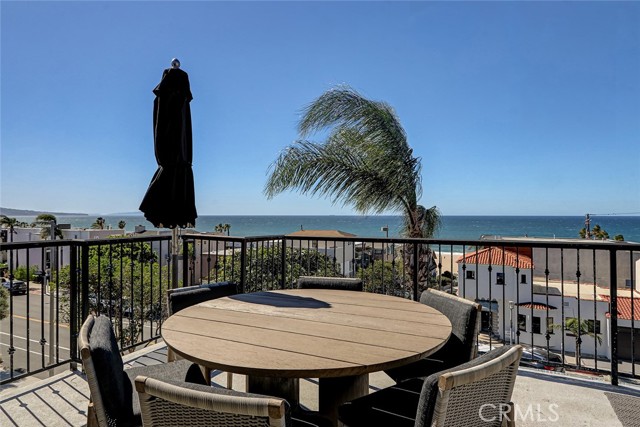 Detail Gallery Image 3 of 32 For 800 Manhattan, Manhattan Beach,  CA 90266 - 2 Beds | 2 Baths