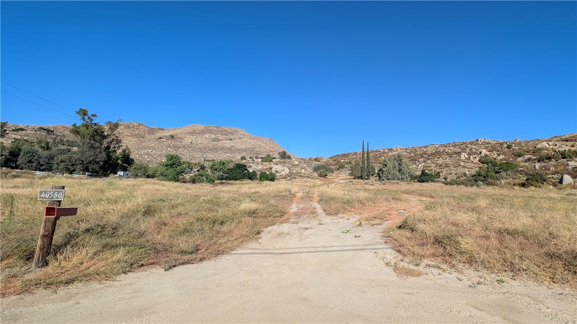 Detail Gallery Image 3 of 9 For 40580 Newport Rd, Hemet,  CA 92544 - – Beds | – Baths