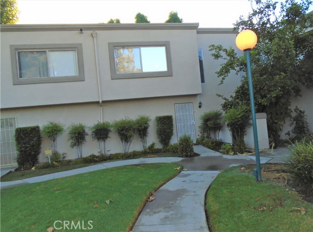 Detail Gallery Image 1 of 23 For 18516 Mayall St #D,  Northridge,  CA 91324 - 3 Beds | 2/1 Baths