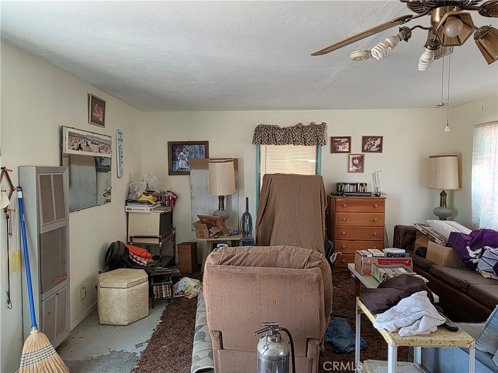 https://media.crmls.org/medias/f31e8a42-ce01-40ed-be7a-7148c9d54247.jpg?preset=X-Large