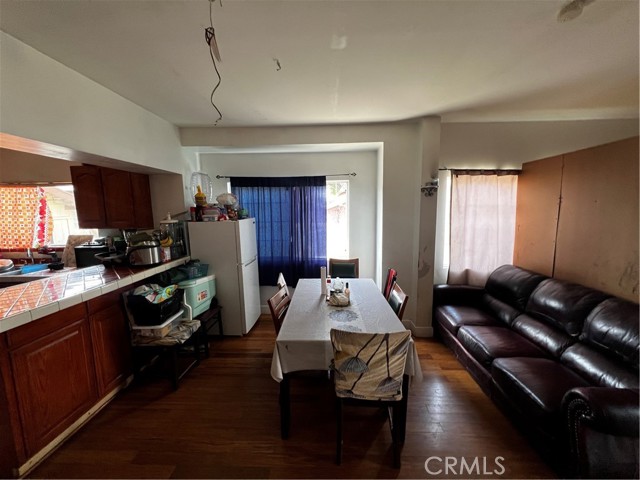 Detail Gallery Image 12 of 34 For 910 E 19th, Long Beach,  CA 90806 - 4 Beds | 3 Baths