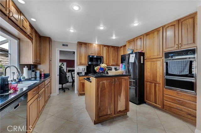 13329 Mission Tierra Way, Granada Hills CA: https://media.crmls.org/medias/f31ef87f-71f8-485a-a5de-9fa98227656a.jpg