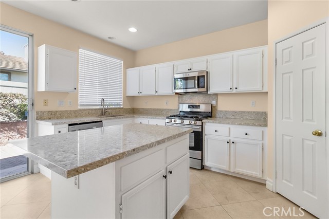 Detail Gallery Image 5 of 30 For 51 Appleglen Dr, Irvine,  CA 92602 - 4 Beds | 2/1 Baths