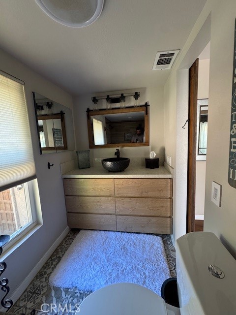 Detail Gallery Image 9 of 34 For 22696 San Joaquin, Canyon Lake,  CA 92587 - 2 Beds | 2 Baths