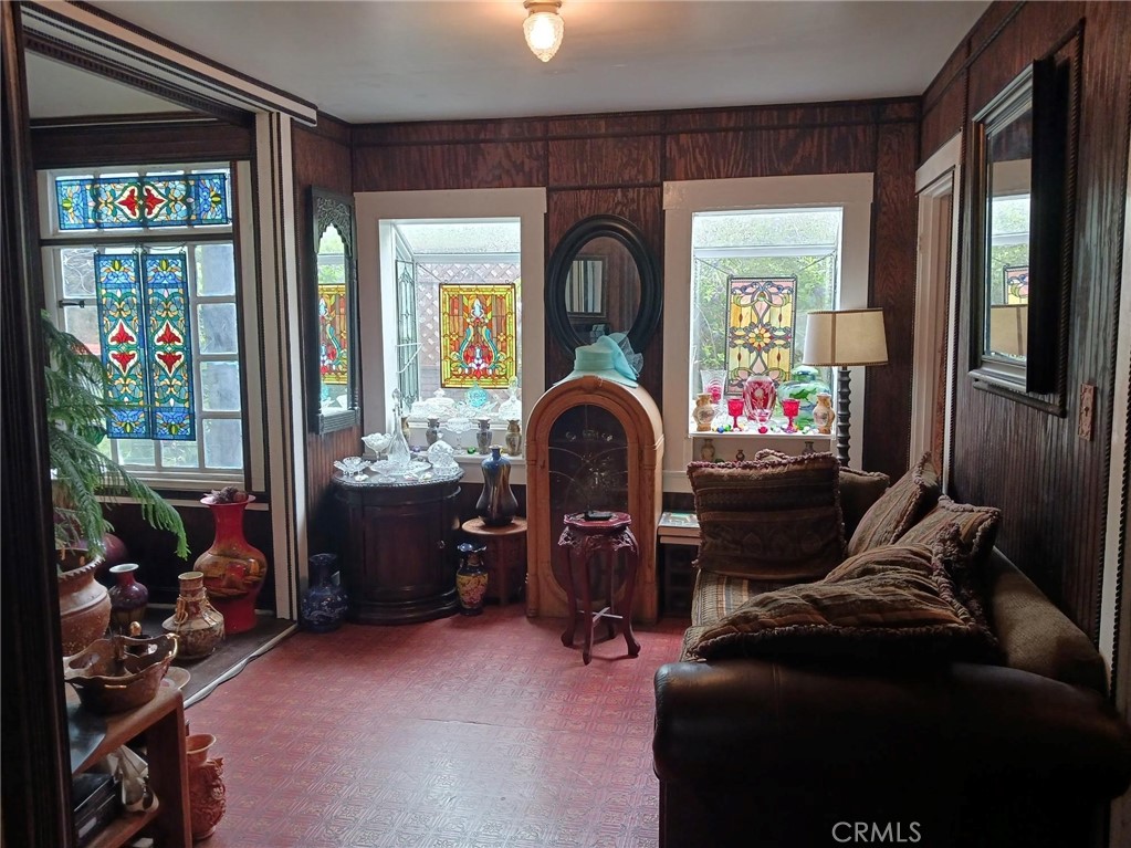 https://media.crmls.org/medias/f31fd1ff-9f79-4030-899d-40efef5e01d2.jpg?preset=X-Large